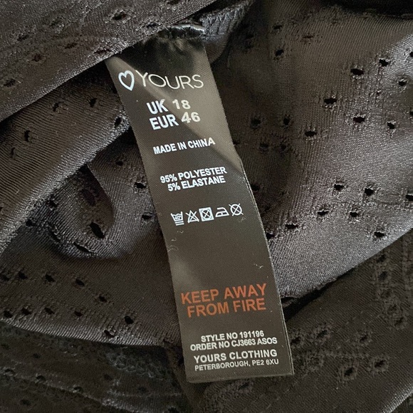 NWOT - Puff sleeves broderie black blouse - Picture 7 of 7